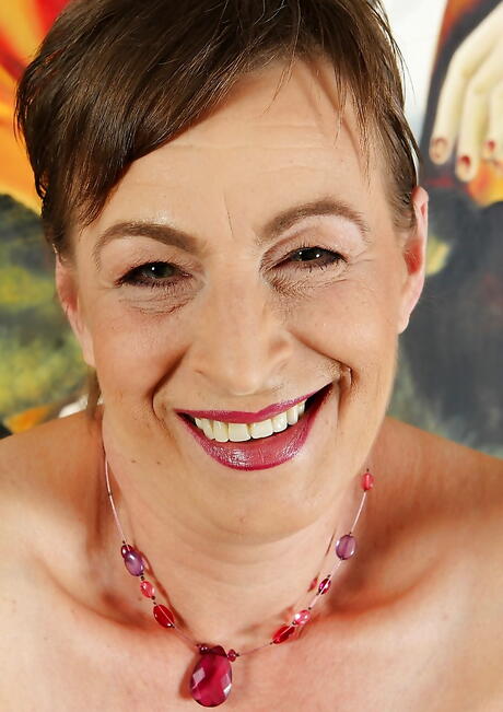 Superb american grandma Sandra Green exposing big hooters and bald pussy 